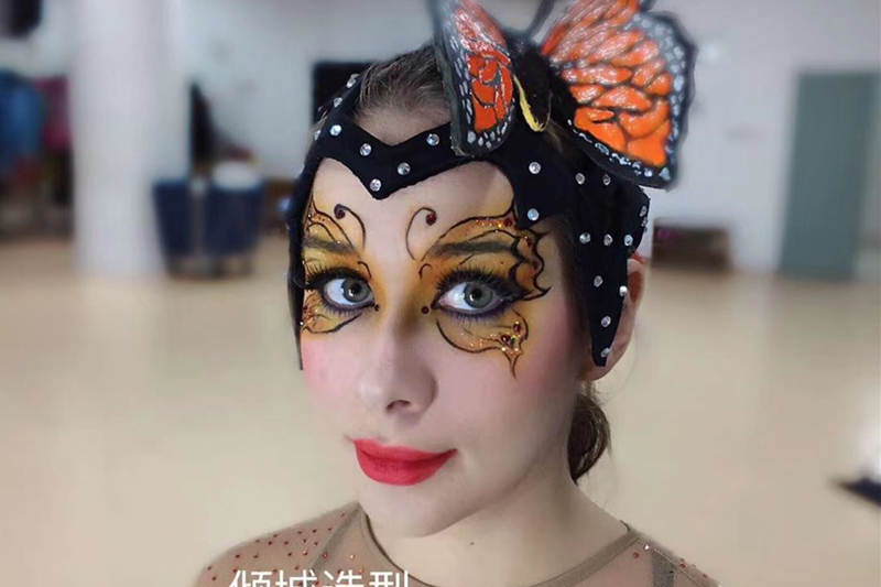 央视春晚分会场化妆